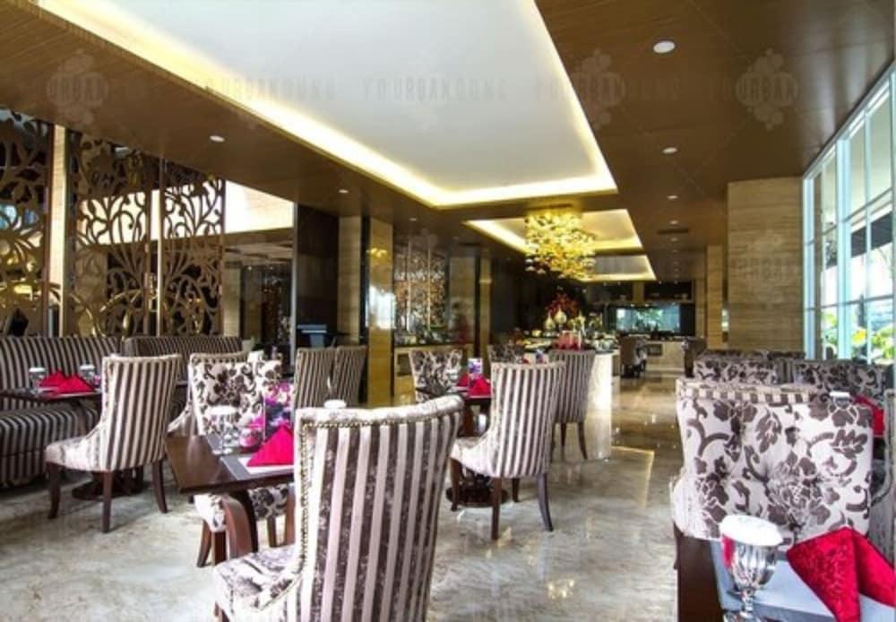 Belviu Hotel Bandung Buitenkant foto