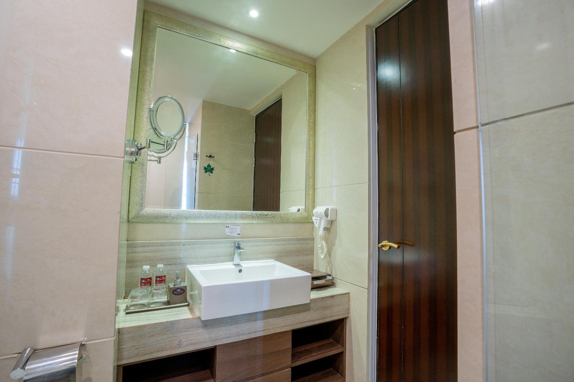 Belviu Hotel Bandung Buitenkant foto